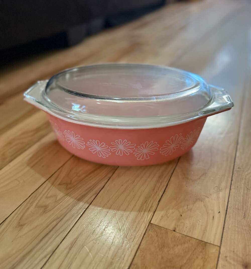 Vintage Pyrex Pink Daisy 2.5 Quart Oval Casserole Dish #045 with Lid